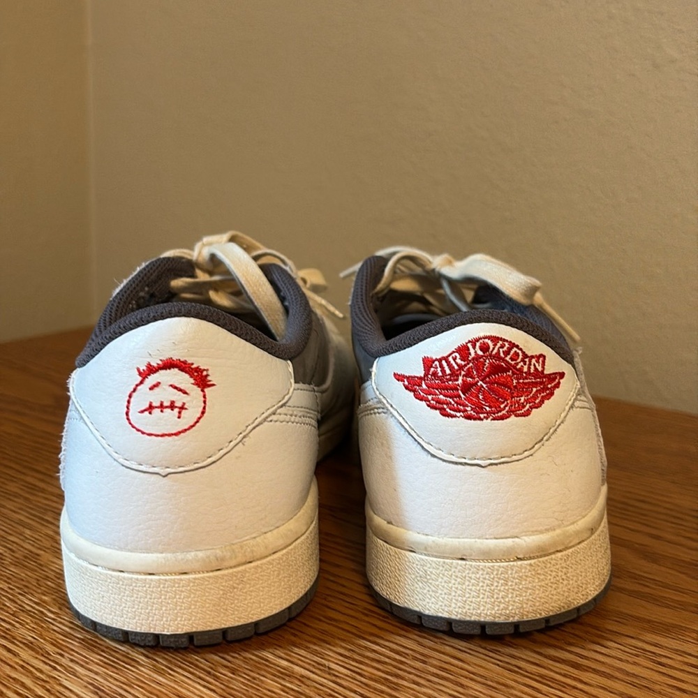 Travis Scott x Nike Air Jordan collab. Only worn twice - great condition!